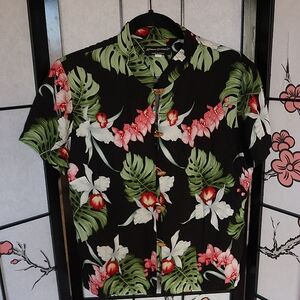 Vintage Kilohana Clothing Co Men's Black Wood Buttons Hawaiian Shirt Size Medium